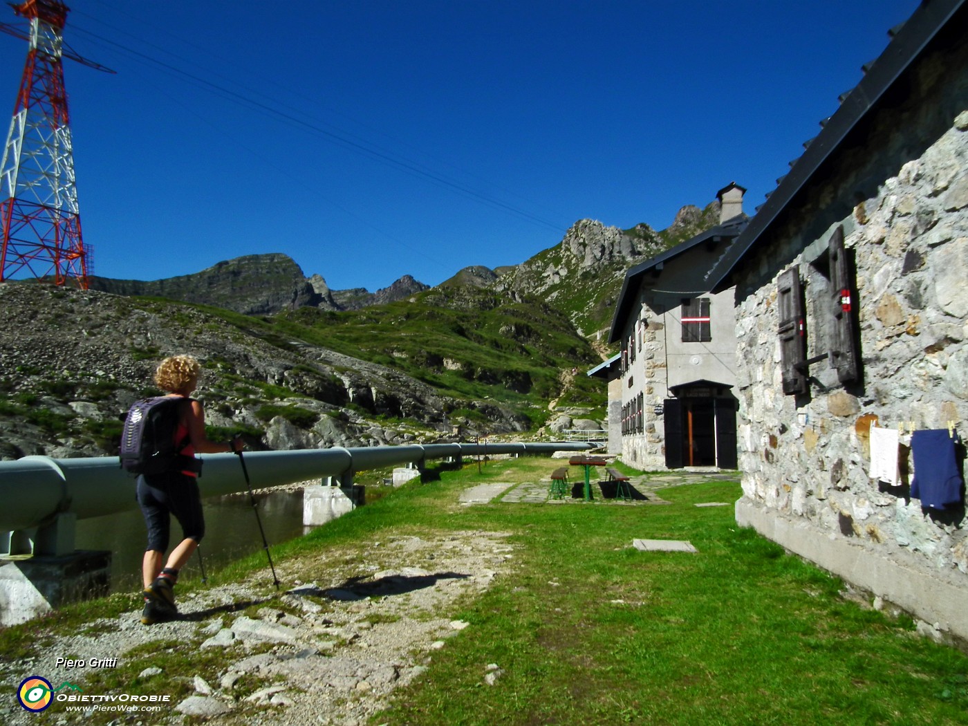 12 Capanna-Baita Lago Nero (1997 m).JPG